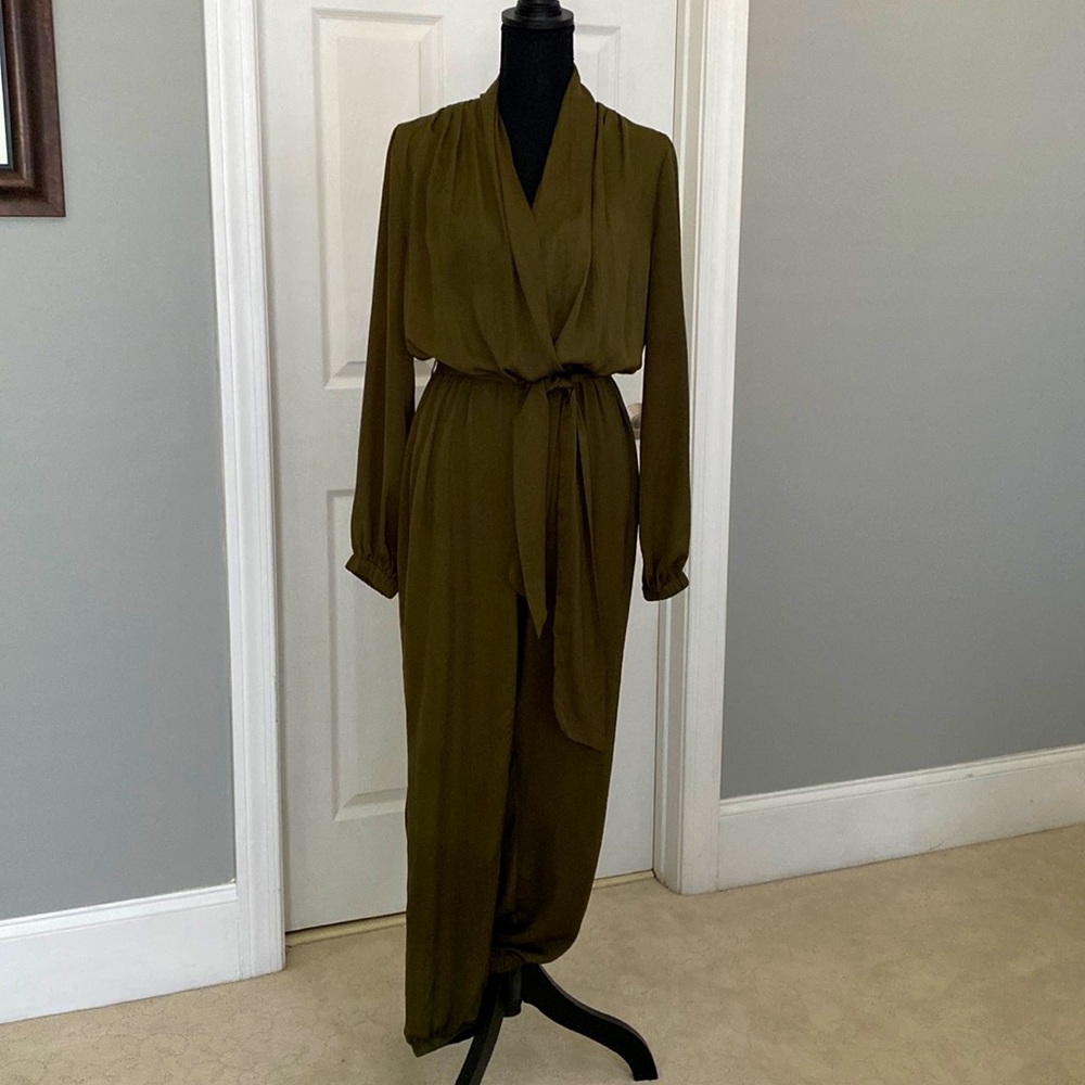 Chic Moss Green Jumpsuit - Sz M